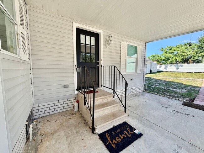Foto del edificio - Large and Spacious 3/3 on near half acre NO HOA!