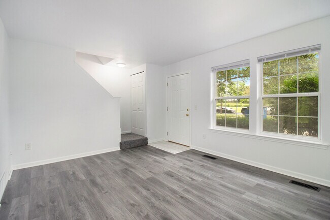 Building Photo - 6126 Beechfield Dr