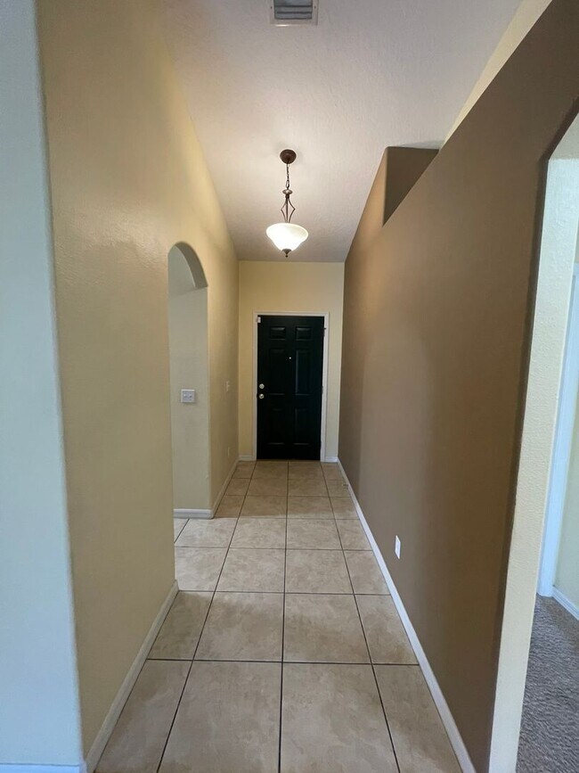 Foto del edificio - 4/2 Home in Fountain Lake Subdivision