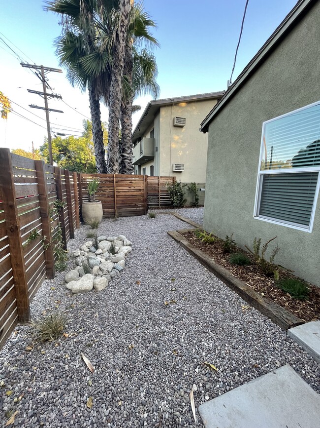 Private Outdoor Courtyard - 3146 Rowena Ave