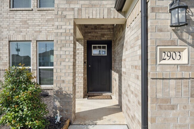 Foto del edificio - 2903 Godric Hollow Ln.