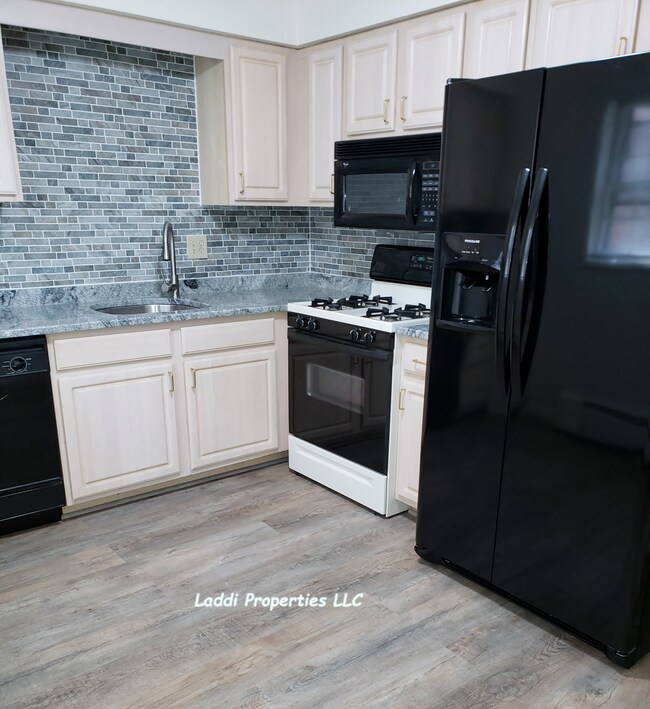 Kitchen - 86 Beacon St