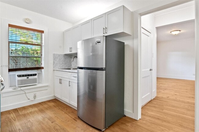 Building Photo - 1721 SW 21st Ter