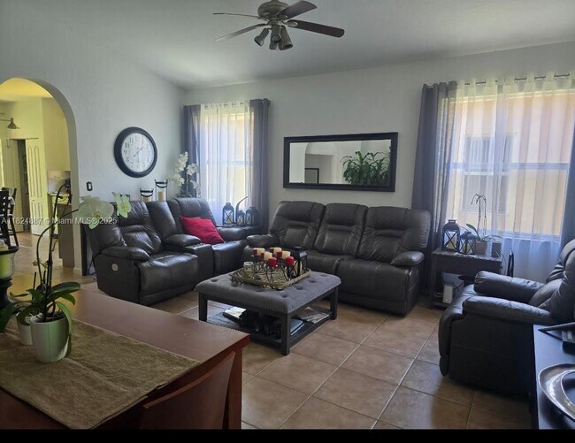 Foto del edificio - 1037 NE 37th Pl