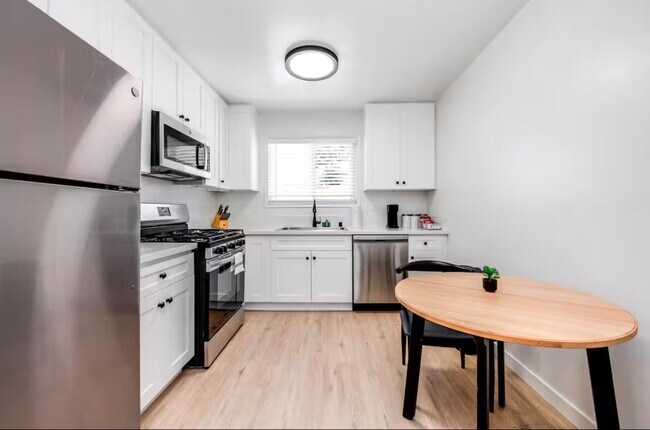 Foto del edificio - 4685 Orion Ave