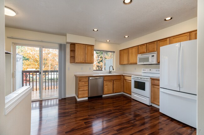 Foto del edificio - 6621 N Columbia Way