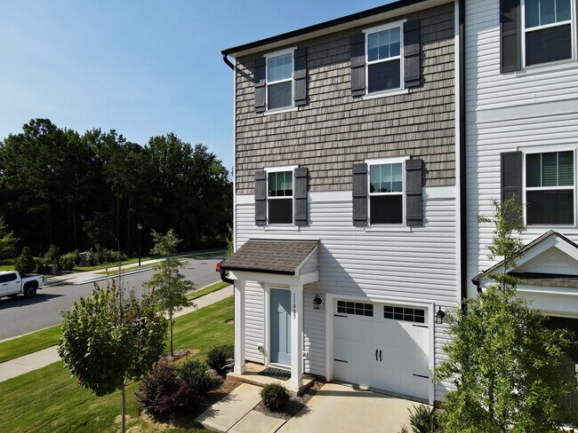 Foto del edificio - 11005 Woodland Crk Wy