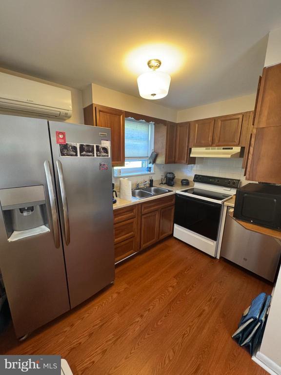 Foto del edificio - 871-UNIT Highland Ave