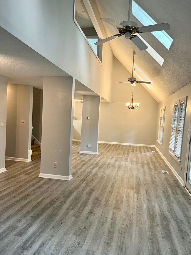Open concept dinning room, tall ceilings - 1820 Anthony Dr