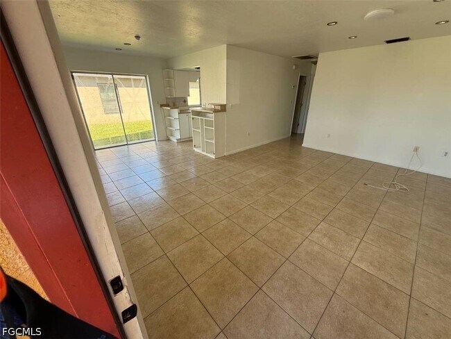 Foto del edificio - 537 SE 6th Pl