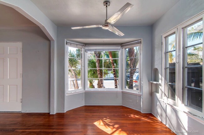 Building Photo - Cozy 1 Bedroom Bungalow with Reserved Park...