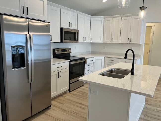 Building Photo - New 4 Bedroom/3 Bathroom Twin Home