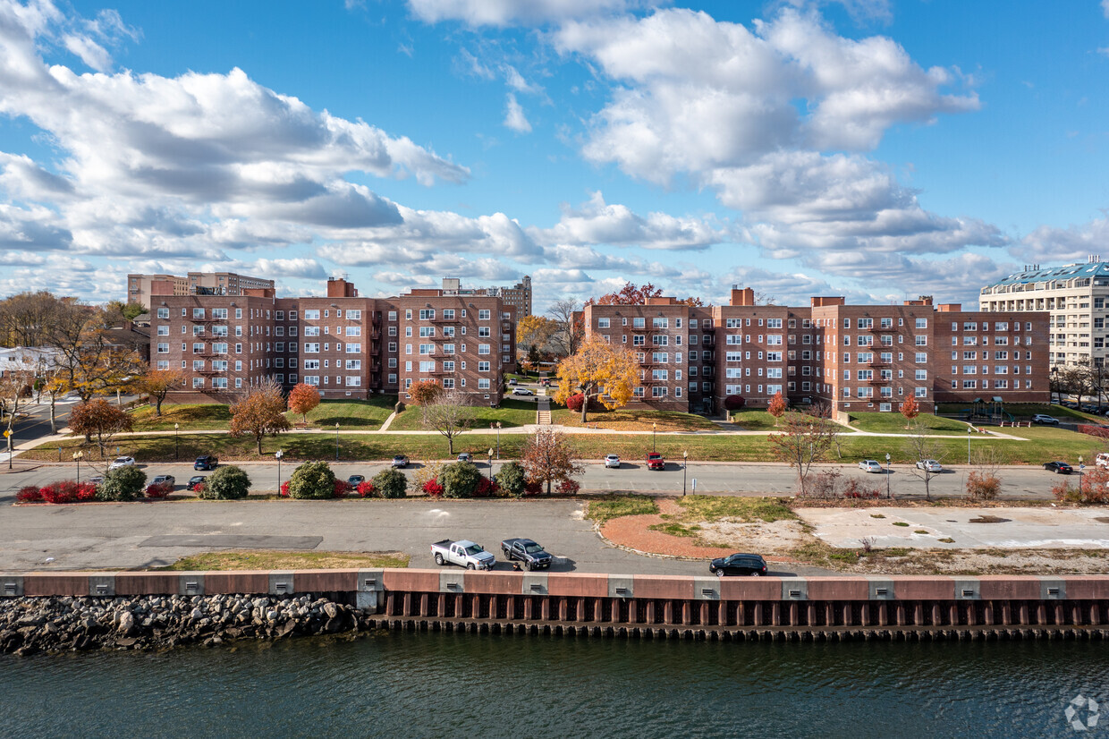 Primary Photo - Harbor Terrace Apartments