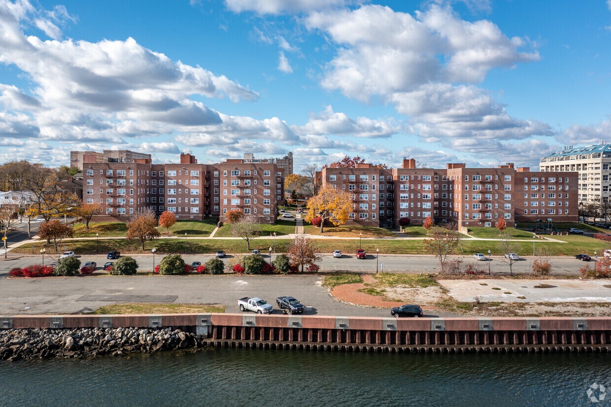 Harbor Terrace Apartments in Perth Amboy, NJ