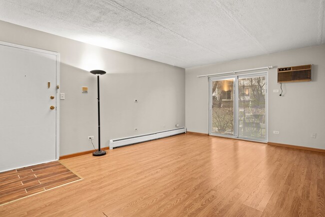 Foto del edificio - 266 Shorewood Dr