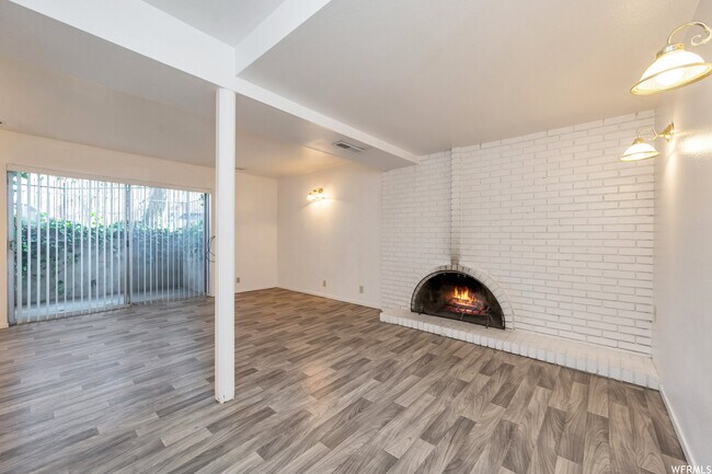 Building Photo - 4860 S Highland Cir