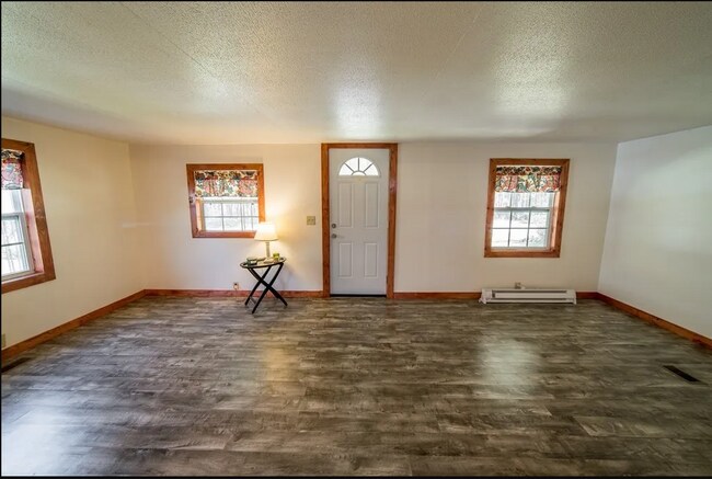 Building Photo - 15 E Birch Dr