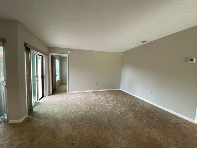 Building Photo - 474 Hunter Cir