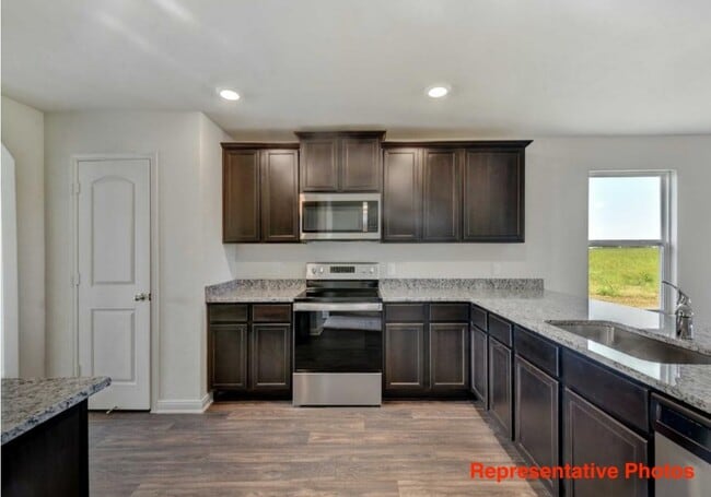 Building Photo - 513 Locksley Cove