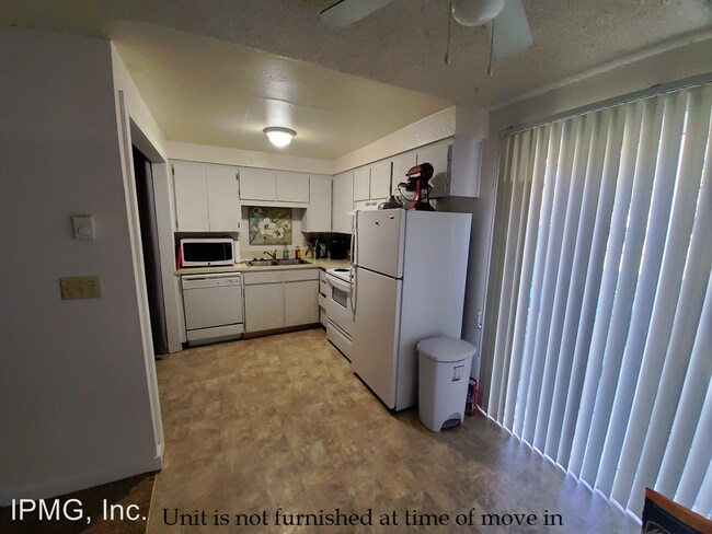 Foto del edificio - 831-837 NW Oak Ave