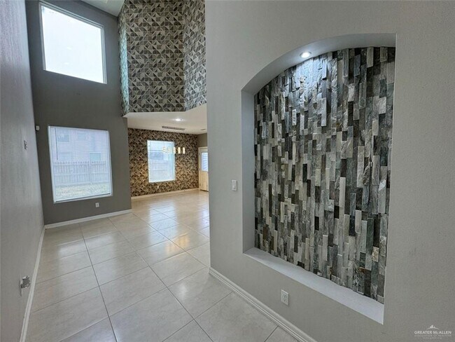 Building Photo - 2316 Corales St
