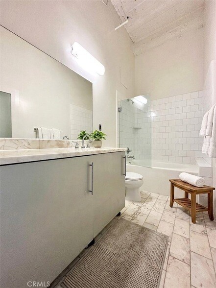 Foto del edificio - 312 W 5th St