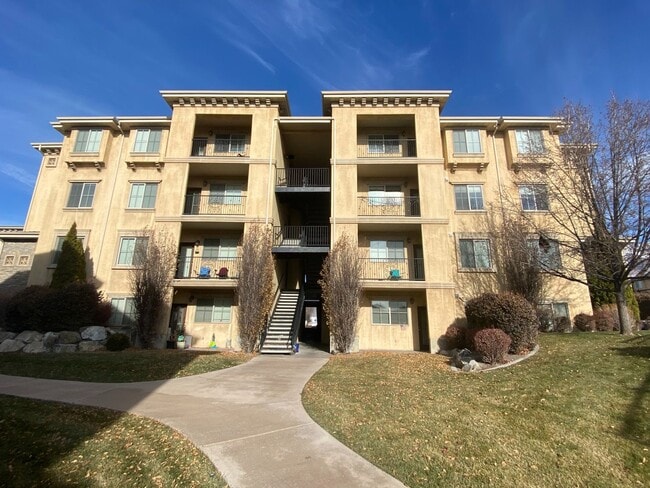 Building Photo - Italian Villages | 3-Bedroom Naples