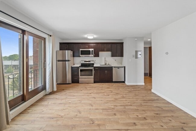 Foto del edificio - 1030 Bennington St