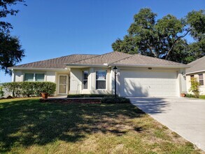 Building Photo - 12109 NE 51st Cir