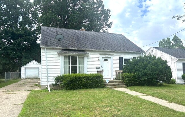 Building Photo - 1401 Loraine Ave