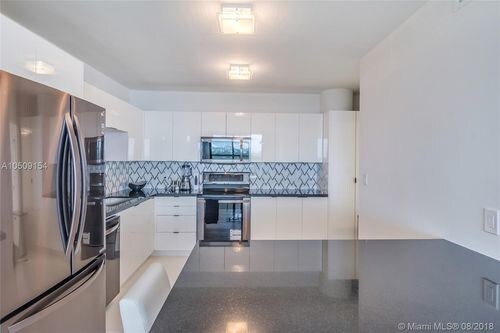 Building Photo - 9000 Bay Dr