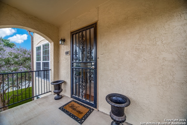 Building Photo - 8702 Village Dr
