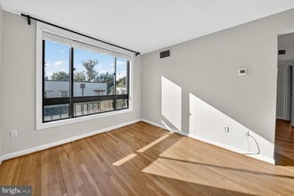 Building Photo - 2610 Tunlaw Rd NW