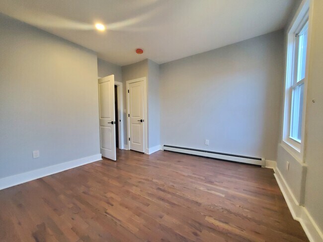 484 Mercer St 3R - 485 Mercer St