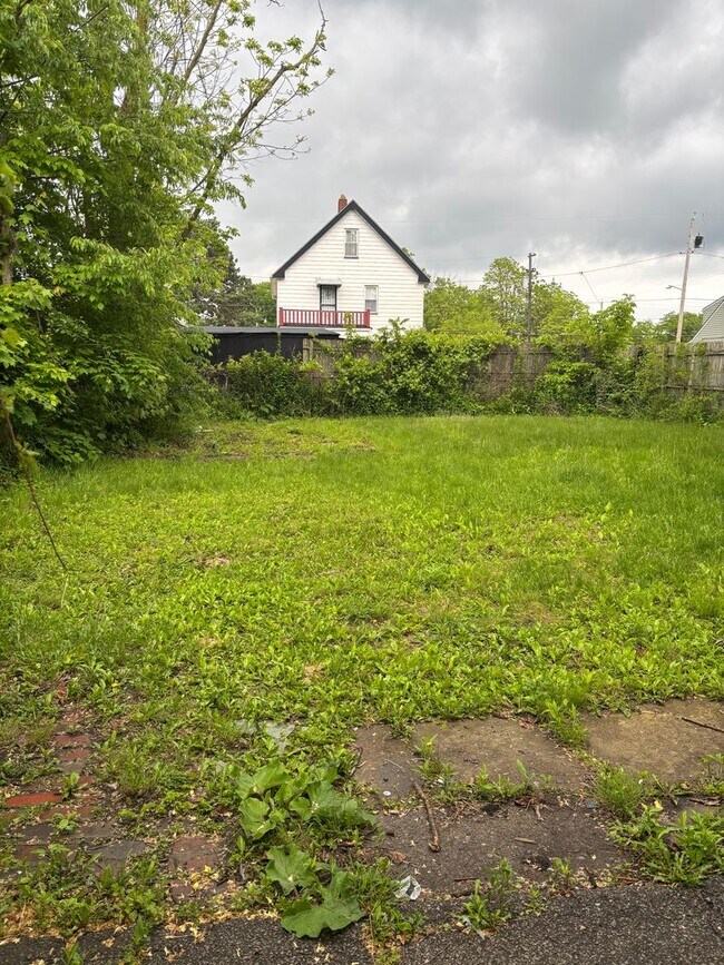Foto del edificio - Section 8 Accepted, Cozy 3BR 1BA Home