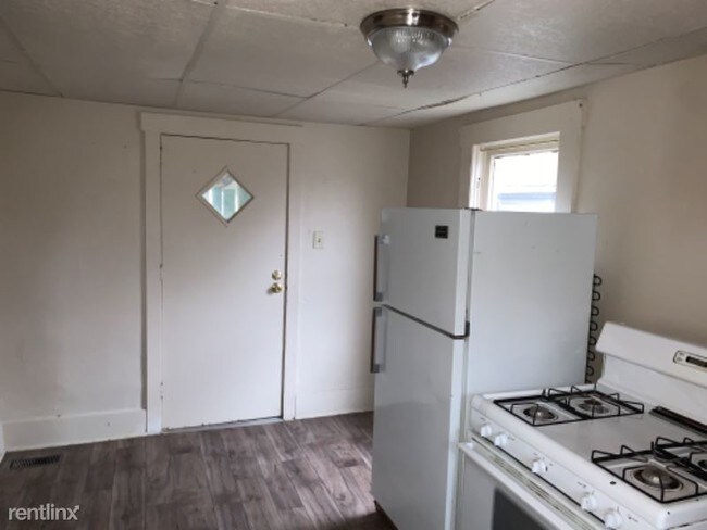 Building Photo - 405 3rd St