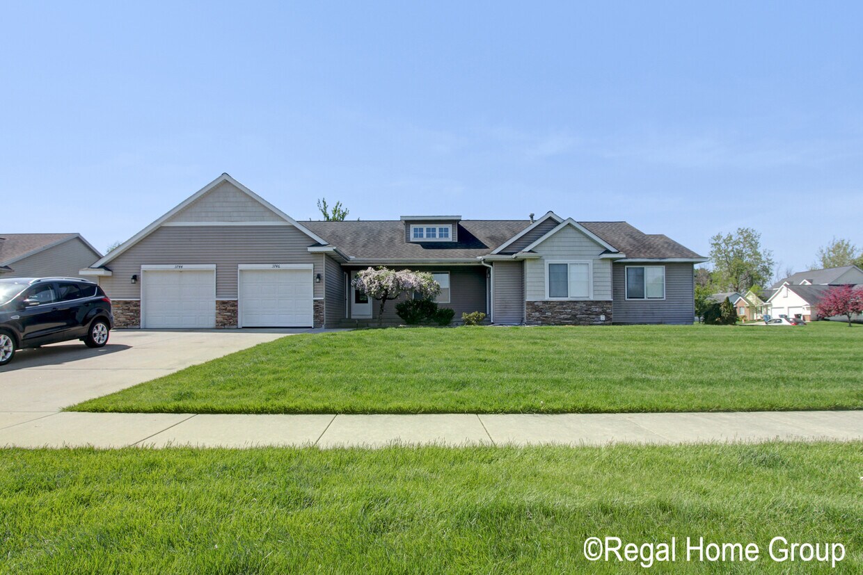 3746 Kinnrow Ct, Walker, MI 49534 Townhome Rentals in Walker MI