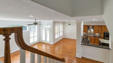 Building Photo - 14918 Plantation Oak Dr