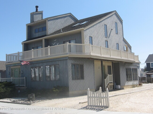 Building Photo - 31 13th Ave