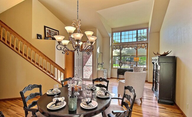 Foto del edificio - Spacious 4-Bedroom Home with Huge Fenced Y...