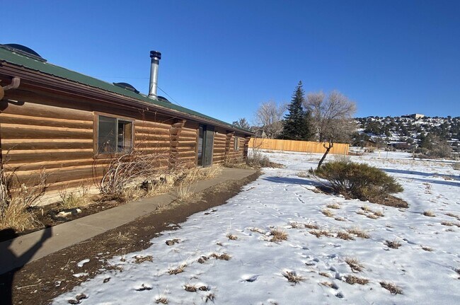 Foto del edificio - Log Cabin Home Coming Soon
