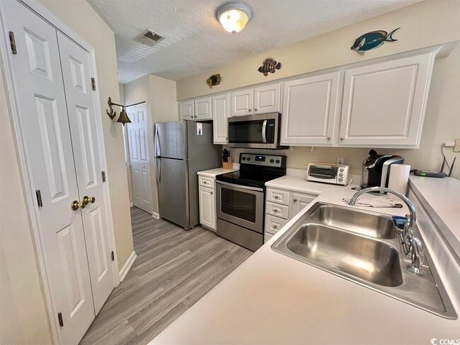 Foto del edificio - 617 Waterway Village Blvd