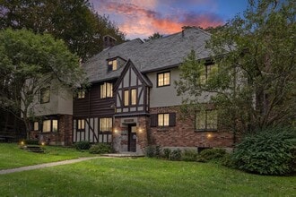 Building Photo - 125 Highland Pkwy