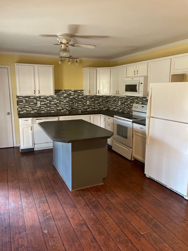 Building Photo - 1400 Vestal Rd