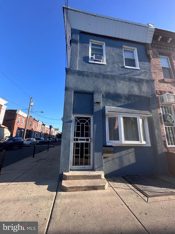 Building Photo - 526 W Porter St