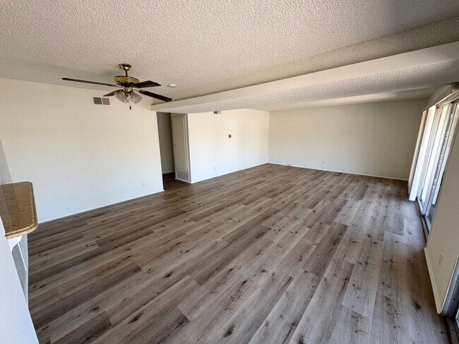 Building Photo - 900penin