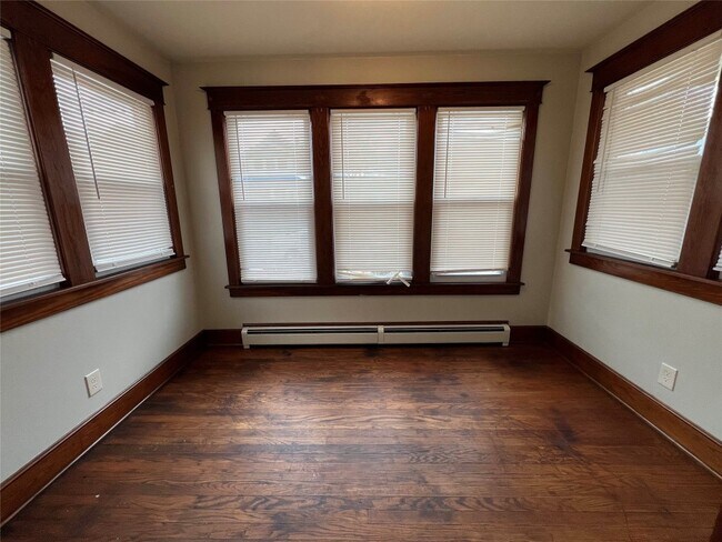 Foto del edificio - 50 Crocker Ave