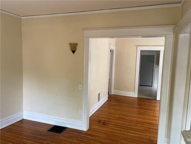 Building Photo - 110 Averill Ave