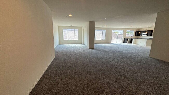 Foto del edificio - One Story 6-bedroom Home with Attached Casita