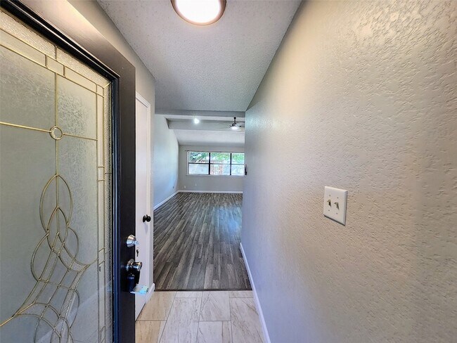 Building Photo - 2641 Berkshire Ln